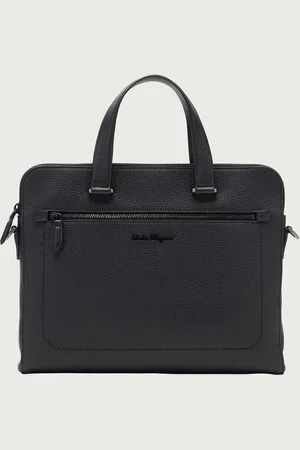 Salvatore Ferragamo Das superweiche, getrommelte Kalbsleder dieser Businesstasche ist mit einem undurchsichtigen, gummierten Finish versehen, das einen sportlich-schicken Look verleiht