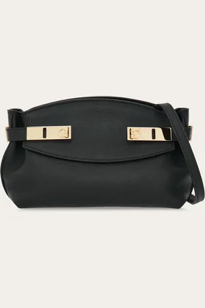 Salvatore Ferragamo Weich und cool: in der kleinen Version des Hug Täschchens findet sich die gesamte Glamour-Energie in kompakten Maßen wieder