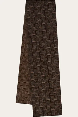 Salvatore Ferragamo Diesen Schal mit Großstadt-Flair ziert das neue Gancini-Monogramm-Muster