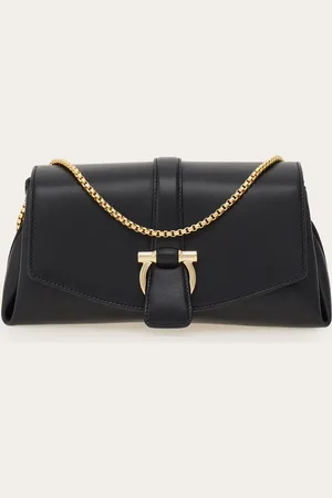 Salvatore Ferragamo Die kompakte und elegante neue Schultertasche ist aus Kalbsleder mit weichem Griff und Halbglanz-Finish gefertigt