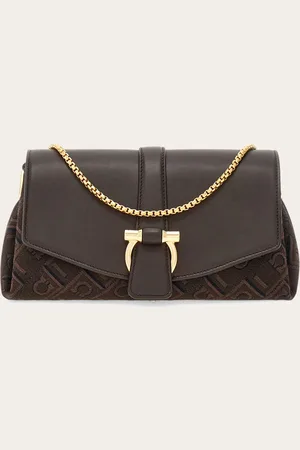 Salvatore Ferragamo Die kompakte und elegante neue Umhängetasche wird aus Kalbsleder mit weichem Griff sowie Vorder- und Rückseite in Jacquard-Verarbeitung mit Gancini-Muster angeboten