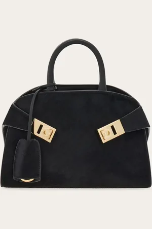 Salvatore Ferragamo Diese feminine Variante mit Superglamour-Optik der Handtasche Hug ist gleichzeitig elegant und kreativ mit einer ikonischen Note
