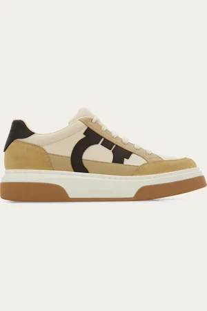 Salvatore Ferragamo Low-Top-Sneaker mit Obermaterial aus glattem Kalbsleder, vollendet mit Einsätzen aus Veloursleder und gehämmertem Leder
