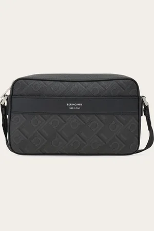 Salvatore Ferragamo Kompakte, vielseitige Umhängetasche für die Stadt aus Funktionsgewebe, das vollständig mit dem Monogram-Muster überzogen ist