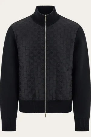 Salvatore Ferragamo Bei dieser Bomberjacke vereinen sich Stil und Funktionsgerechtigkeit durch haptische Kontraste und einen immer aktuellen Schnitt