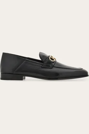 Salvatore Ferragamo Dieser Loafer mit herabsetzbarem Absatz wird als Neuheit aus weichem Lammleder angeboten