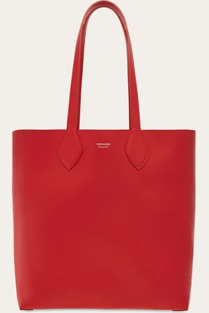 Salvatore Ferragamo Das coolste Accessoire der Saison ist diese aus gehämmertem Kalbsleder gefertigte Tragetasche mit schlichter Linie