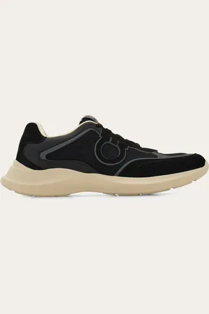 Salvatore Ferragamo Sneaker mit Großstadt-Flair mit Obermaterial aus Materialmix aus Funktions-Mesh, Veloursleder und Glattleder für die Einsätze, was einen 3D-Effekt erzeugt