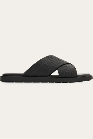 Salvatore Ferragamo Das Must-have schlechthin für den Sommer: neue Sandale mit überkreuzten Riemen