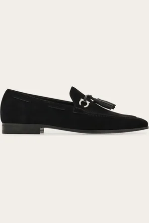 Salvatore Ferragamo Neuer Loafer mit formeller Note mit Obermaterial aus geschmeidigem Veloursleder und mandelförmiger Linie auf der Kappe