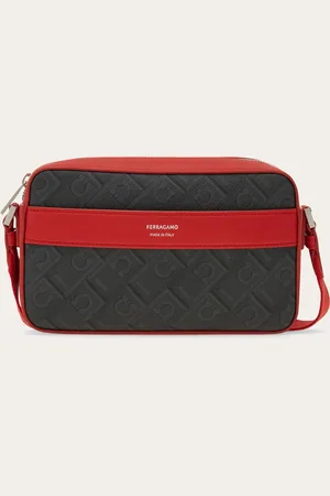 Salvatore Ferragamo Kompakte, vielseitige Umhängetasche für die Stadt aus Funktionsgewebe, das vollständig mit dem Monogram-Muster überzogen ist