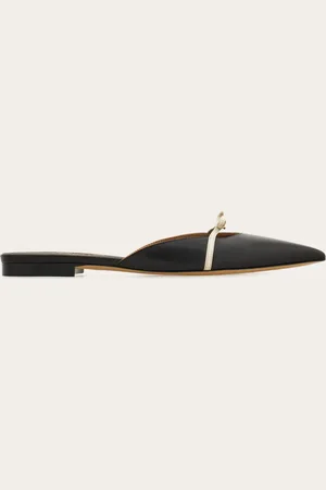 Salvatore Ferragamo Dieser Mule ist durch die Linien der Pumps aus den 50er-Jahren inspiriert und aus weichem Zickleinleder gefertigt