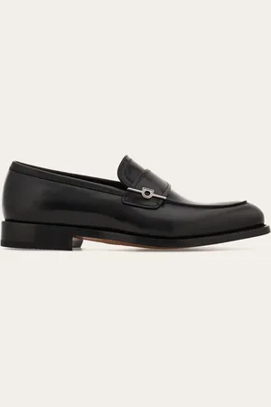 Salvatore Ferragamo Loafer in Mokassin-Machart aus glattem Kalbsleder mit Formen, die auf formelle Modelle verweisen