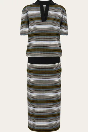 Salvatore Ferragamo Die mehrfarbigen horizontalen Linien mit 3D-Effekt verleihen diesem Midikleid aus reinem Baumwollstrick ein modernes und dynamisches Wesen