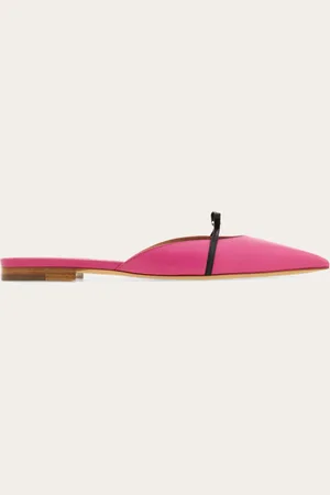 Salvatore Ferragamo Dieser Mule ist durch die Linien der Pumps aus den 50er-Jahren inspiriert und aus weichem Zickleinleder gefertigt