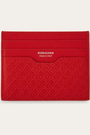 Salvatore Ferragamo Kompakt und funktionsgerecht: Bei diesem Kreditkartenetui wechseln sich Details aus glattem Kalbsleder mit geprägten Flächen ab, die mit dem Monogram Muster verziert sind