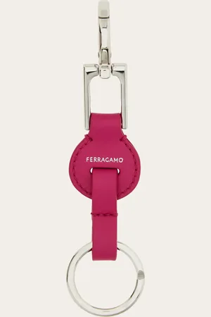 Salvatore Ferragamo Feminine und aktuelle Interpretation der klassischen Geldbörse, aus gehämmertem Kalbsleder, verziert mit dem Brombeer-Print