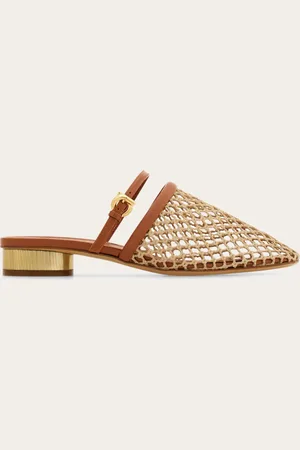 Salvatore Ferragamo Destrukturiert und superleicht: diese Mules aus Netzgewebe sind von einem Modell aus dem Markenerbe inspiriert, das Einblick auf den Fuß gewährt