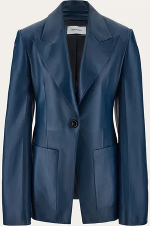 Salvatore Ferragamo Ein Symbol für meisterliche Handwerkskunst und zeitlosen Stil: dieser Blazer ist aus kostbarem Lammleder gefertigt, das ohne Chrom verarbeitet wurde, mit leichter Textur und weicher Raffung