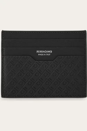 Salvatore Ferragamo Kompakt und funktionsgerecht: Bei diesem Kreditkartenetui wechseln sich Details aus glattem Kalbsleder mit geprägten Flächen ab, die mit dem Monogram Muster verziert sind