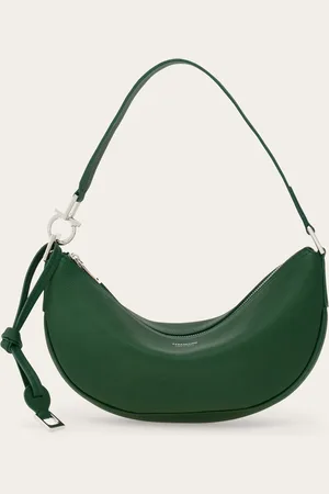 Salvatore Ferragamo Die weiche, halbmondförmige Linie und die destrukturierte Konstruktion definieren diese neue Hobo-Bag von