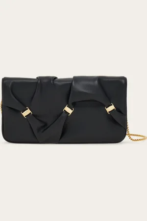 Salvatore Ferragamo Als Ausdruck des handwerklichen Geschicks von wird das Nappaleder dieses Portemonnaies weich wie ein Stoff drapiert und von winzigen goldenen Varini gehalten