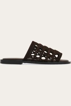 Salvatore Ferragamo Sandale mit markanten Linien und Fußriemen, der aus einer raffinierten Struktur aus gelasterten Doppel-Gancini gemacht ist, eingeflochten in eine bewegliche Struktur