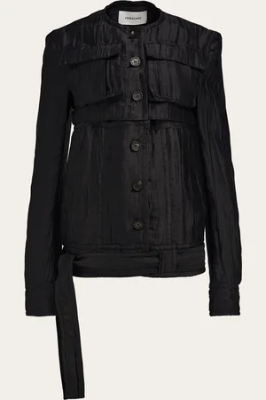 Salvatore Ferragamo Diese lange schlicht geschnittene Jacke kommt mit Rundhalsausschnitt und sehr niedrigem, durch das Taillenband betonten Bund