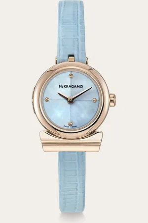 Salvatore Ferragamo Ein 22 mm dickes und geometrischeres Gehäuse macht sie modern und zeitgemäß, und es umschließt ein raffiniertes Zifferblatt mit Perlmutt