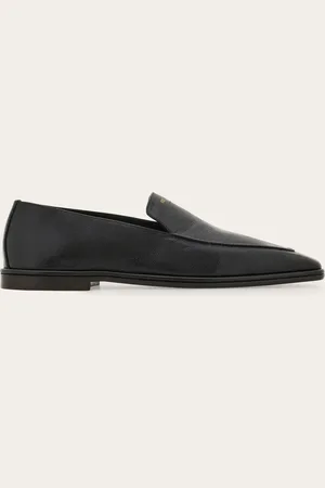 Salvatore Ferragamo Neuer destrukturierter Loafer in Mokassin-Machart mit kantiger Kappenlinie und flexibler, durch die Ballet-Modelle inspirierter Konstruktion