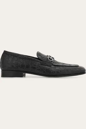 Salvatore Ferragamo Kostbar und supercool: dieser Loafer in Mokassin-Machart aus Krokoleder ist ein Accessoire, das sich der eleganteste Gentleman nicht entgehen lassen darf