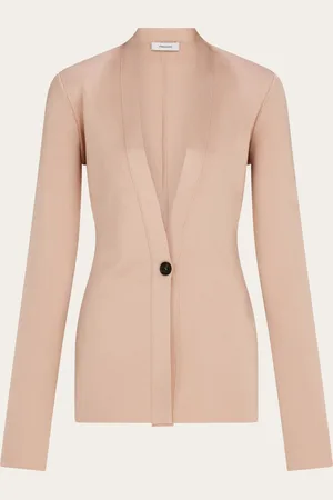 Salvatore Ferragamo Der Kokon-Flair des Cardigan trifft auf eine neue feminine Großstadtoptik, die markante Linie betont die Figur