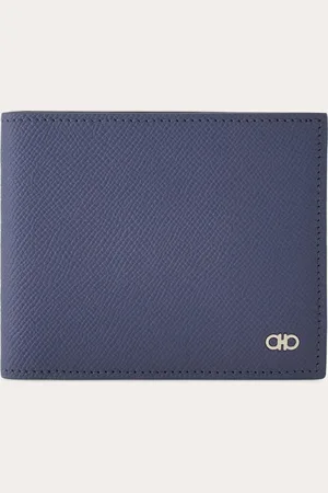 Salvatore Ferragamo Schmal und elegant: die neue Brieftasche kommt hier aus gehämmertem Kalbsleder mit Gancini-Ornament auf der Vorderseite