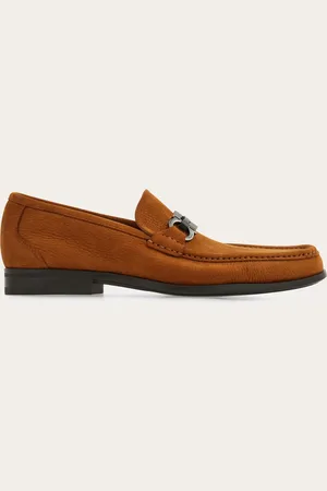 Salvatore Ferragamo Loafer in Mokassin-Machart mit klassischer Linie, abgerundeter Kappe und genähtem Vorderblatt