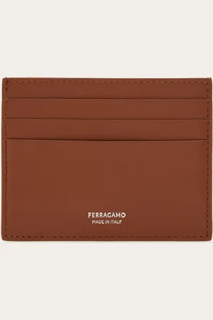 Salvatore Ferragamo Essentiell, funktionsgerecht, coole Ausführung: neues Kreditkartenetui aus gekrispeltem Kalbsleder mit Stecktaschen auf beiden Seiten für optimale Platznutzung