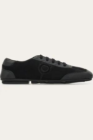 Salvatore Ferragamo Ein Driver-Schuh mit zeitgemäßer Ausstrahlung, sportlicher Linie des Obermaterials und elastischen Schnürsenkeln