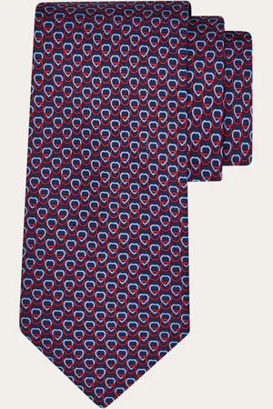 Salvatore Ferragamo Romantische Note für besonders formelle Outfits: Diese Seidenkrawatte ist mit einem raffinierten Muster aus mit Gancini-Elementen verflochtenen Herzen verziert
