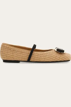 Salvatore Ferragamo Die neue sommerliche Interpretation der flachen Ballerina mit kantiger Kappe