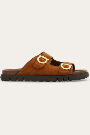 Salvatore Ferragamo Sandale mit Doppelriemen und zwei goldenen Gancini-Elementen an der Seite