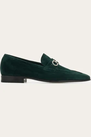 Salvatore Ferragamo Eleganter Loafer mit mandelförmiger Kappe und genähtem Vorderblatt in leicht kantiger Form