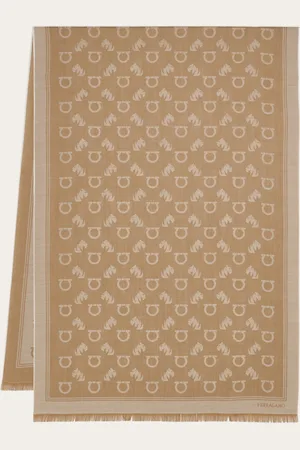 Salvatore Ferragamo Diese leichte und frische Stola aus Mischseide ist mit einem dem Wildkatzen-Print nachempfundenen Muster in Jacquard-Verarbeitung verziert