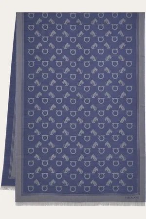 Salvatore Ferragamo Diese leichte und frische Stola aus Mischseide ist mit einem dem Wildkatzen-Print nachempfundenen Muster in Jacquard-Verarbeitung verziert