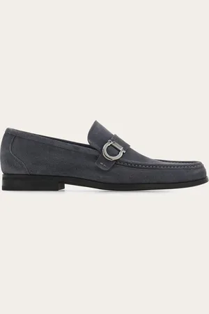 Salvatore Ferragamo Formeller Loafer mit leicht kantiger Form an der Kappe und Vorderblatt mit wulstiger Steppnaht