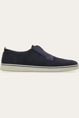 Salvatore Ferragamo Dieser Sneaker in Slip-on-Machart ist mit seitlichen Gummieinsätzen zum einfacheren An- und Ausziehen ausgeführt