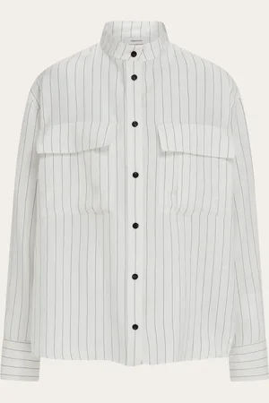 Salvatore Ferragamo Neue easy-schicke Variante der Tropenbluse mit Stehbundkragen und großen aufgesetzten Blasebalgtaschen mit Patte auf der Brust