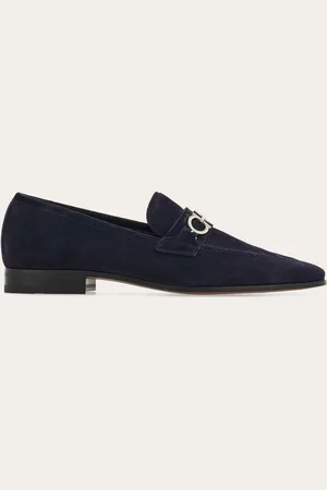 Salvatore Ferragamo Eleganter Loafer mit mandelförmiger Kappe und genähtem Vorderblatt in leicht kantiger Form