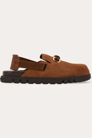 Salvatore Ferragamo Pantolette mit abgerundeter Linie der Kappe, verstellbarem Riemen aus Funktionsband mit Monogram-Muster und gepolstertem Lederdetail