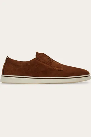 Salvatore Ferragamo Dieser Sneaker in Slip-on-Machart ist mit seitlichen Gummieinsätzen zum einfacheren An- und Ausziehen ausgeführt