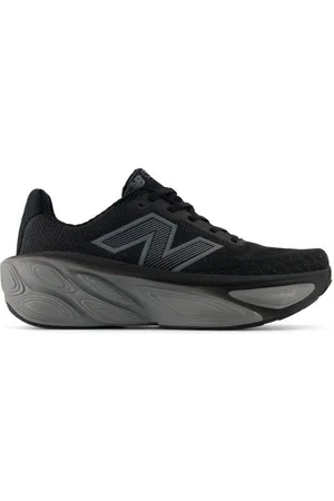 New Balance Herren Fresh Foam More v5 - breit (2E) schwarz 44.5