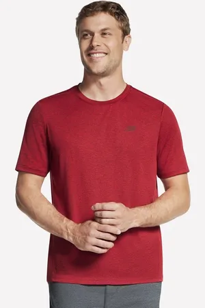 Skechers Herren Performance Charge T-Shirt in Red/Gelt, Größe Klein